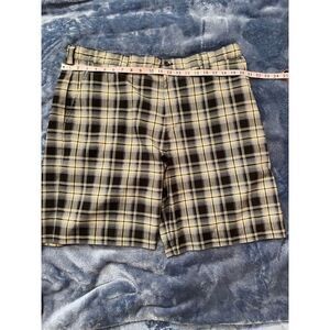 IZOD Men's Plaid Chino Shorts Size 40 Multicolor Casual